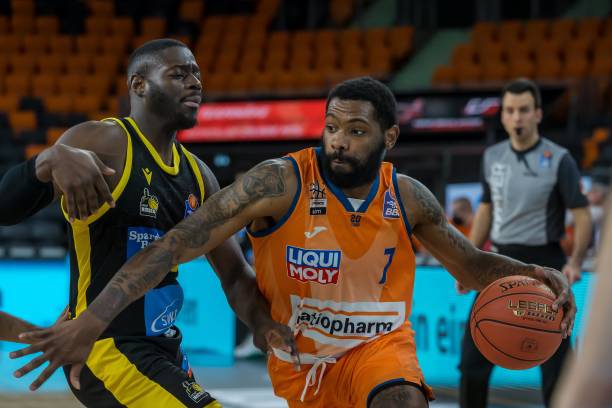 廷的比赛中 廷的比赛中